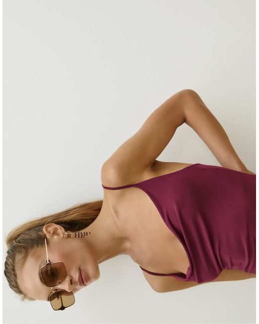 Vestito Corto Con Scollo Morbido di Stradivarius in Red