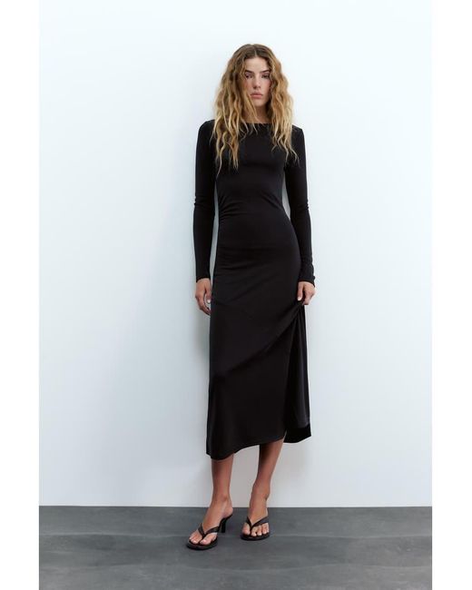 Pull&Bear Gedrapeerde Midi Jurk in het Black