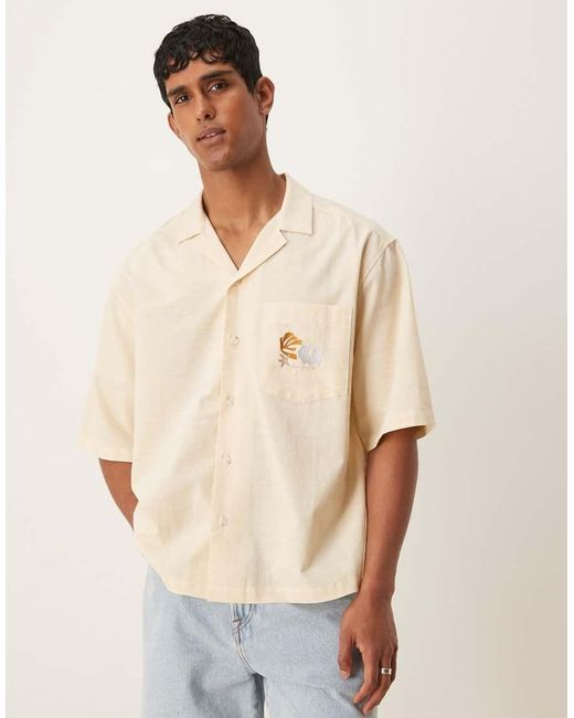 Camisa Beis De Corte Cuadrado Extragrande Con Cuello De Solapas Y Bordado En El Pecho De -Neutro ASOS de hombre de color Natural