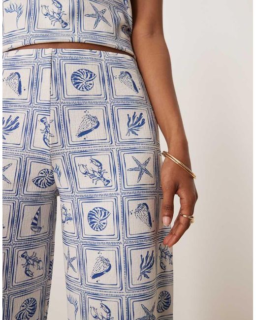 Pantalones Azules De Pernera Ancha Con Estampado De Conchas De (Parte De Un Conjunto) ASOS de color Natural