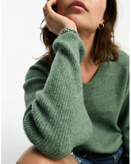 Pull souple à col en v - clair ONLY en coloris Green