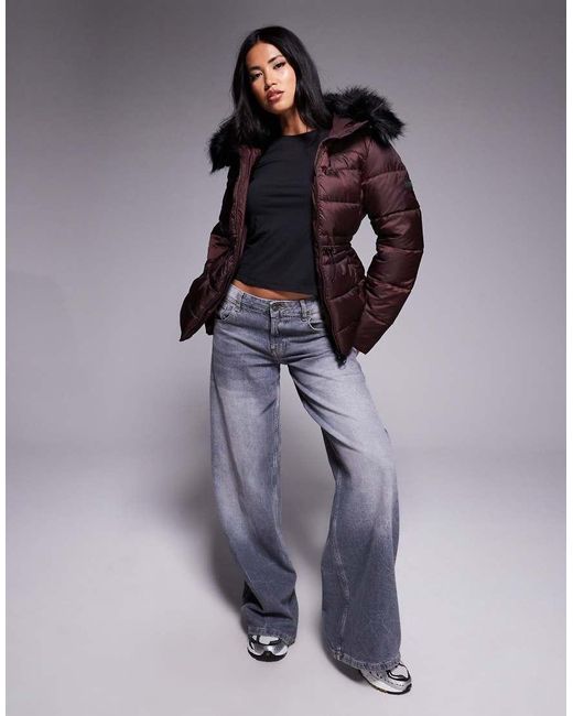 Chaqueta Burdeos Acolchada Con Cinturón Y Ribete De Piel Sintética Cher De -Rojo Barbour de color Multicolor