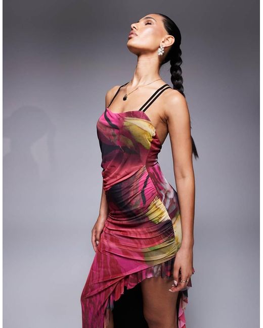 Vestido Largo Rosa Con Estampado Floral Abstracto, Volante Y Tirantes Negros En Contraste En La Espalda De Malla De ASOS de color Red
