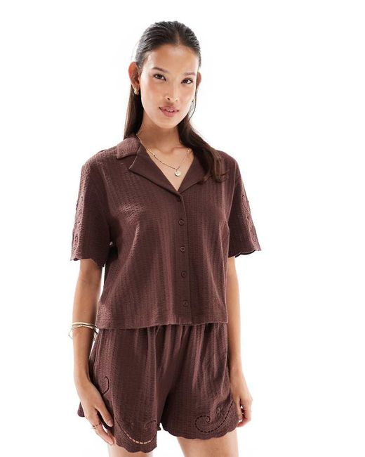 Top Corto Marrón Con Detalle Bordado Pespuntes En Contraste De (Parte De Un Conjunto) Miss Selfridge de color Brown