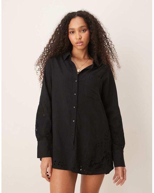 Camisa Playera Negra Extragrande Con Diseño Bordado Blake De ASOS de color Natural