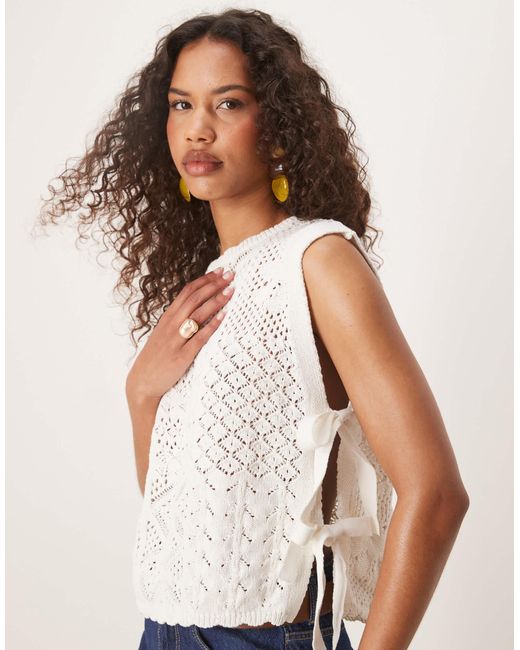 Débardeur en maille fantaisie style patchwork avec liens noués sur les côtés ASOS en coloris White