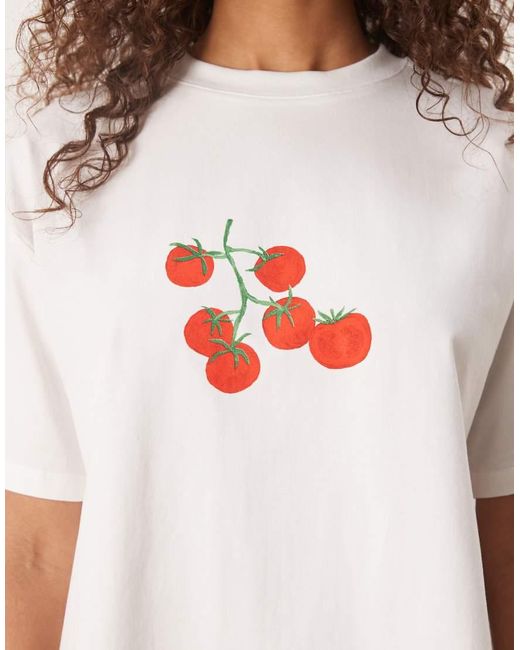 Camiseta Blanca Con Diseño Encogido Y Estampado De Tomates De (Parte De Un Conjunto) Never Fully Dressed de color White