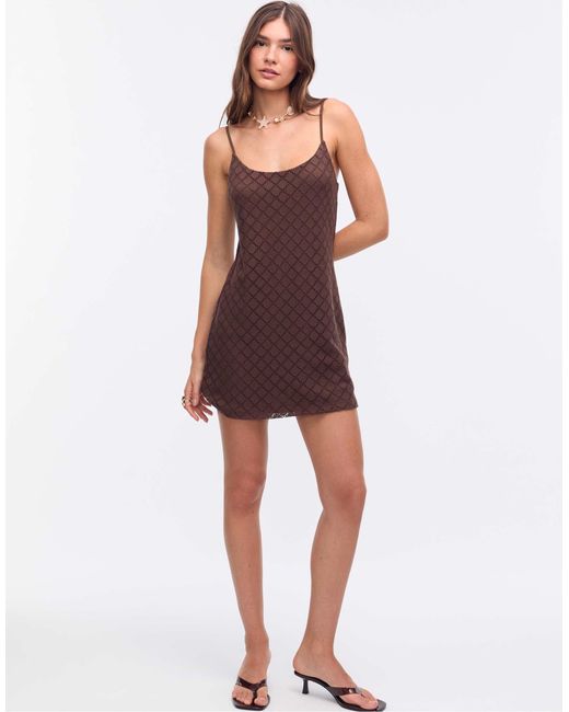 Robe courte effet crochet Stradivarius en coloris Red