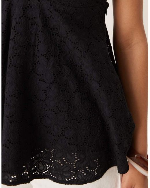 Top Acampanado Con Cuello De Pico De Algodón De Mango de color Black