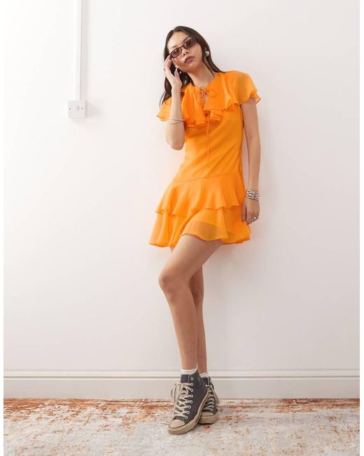 Vestido Corto Naranja Con Detalle De Capa Y Falda Escalonada De Reclaimed (vintage) de color Orange