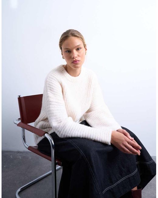 Maglione Lavorato A Coste Color Avorio Con Maniche A Palloncino di TOPSHOP in White