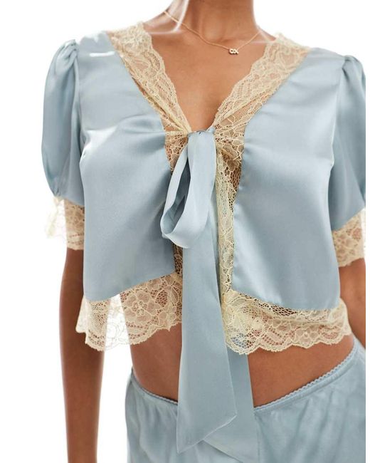 Top Con Lazada En La Parte Delantera De Satén Y Encaje De (Parte De Un Conjunto) ASOS de color Blue