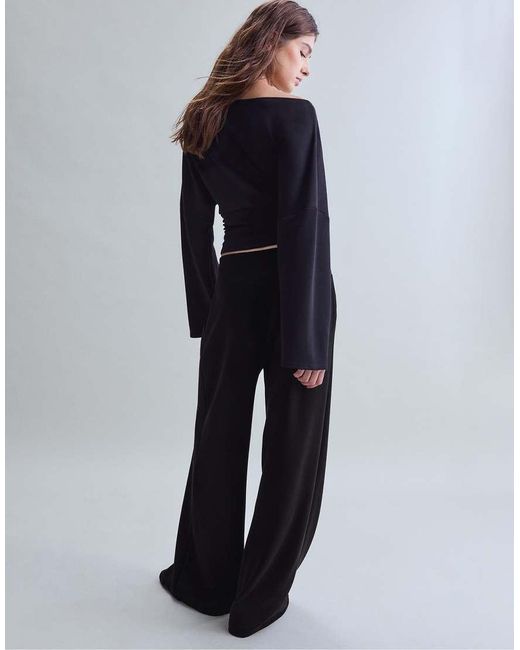Stradivarius Black Soft-touch Wide-leg Trousers With Darts