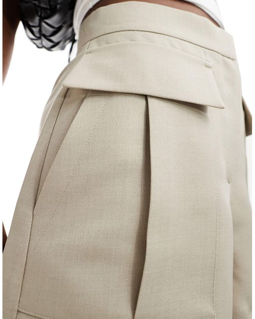 Bermuda habillé fonctionnel à poches cargo - beige Miss Selfridge en coloris White