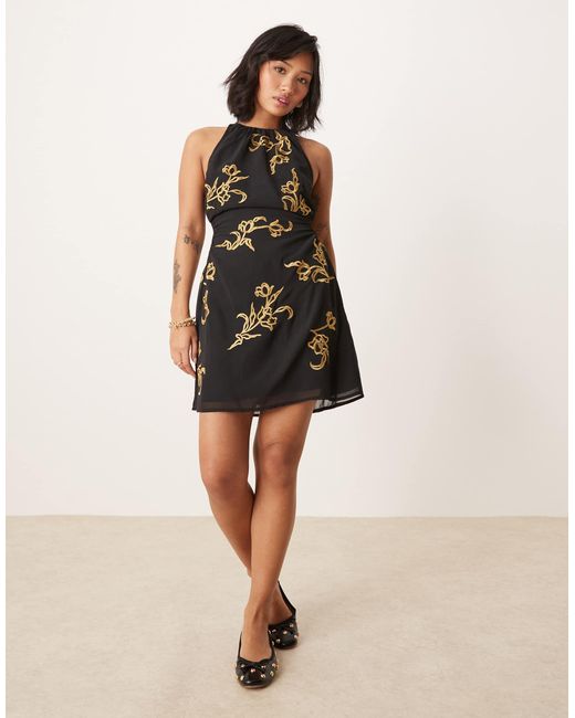 Asos design petite - robe courte à encolure américaine avec dos ouvert et broderies fleuries - noir ASOS en coloris Black