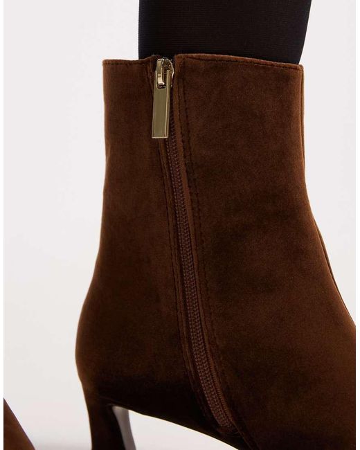 Schuh Enkellaarzen Met Kittenhak in het Brown