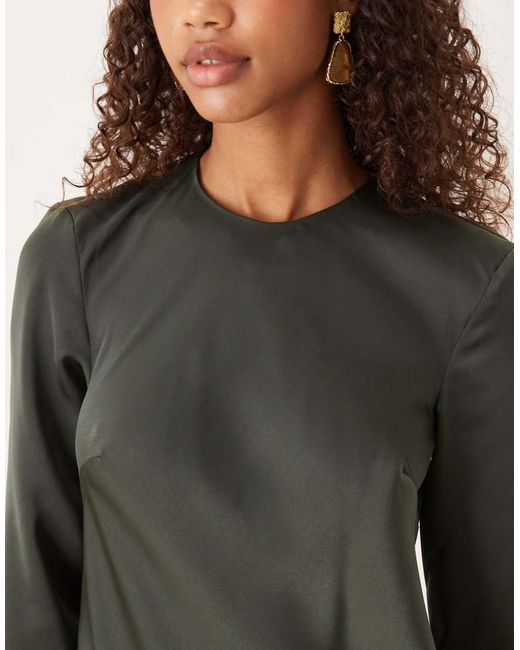 Vestido Lencero Con Diseño De Costuras De Satén Mate De ASOS de color Green