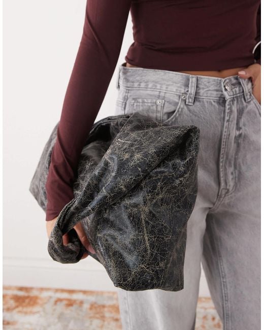 Weekday Gray – schultertasche aus weichem wildlederimitat