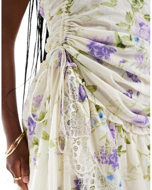 Vestido Corto Fruncido De Manga Corta Con Estampado De Rosas Azules Y Cuerpo Estilo Corsé Fruncido De ASOS de color White