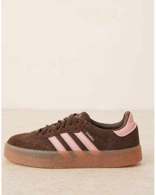 Sambae di Adidas Originals in Brown