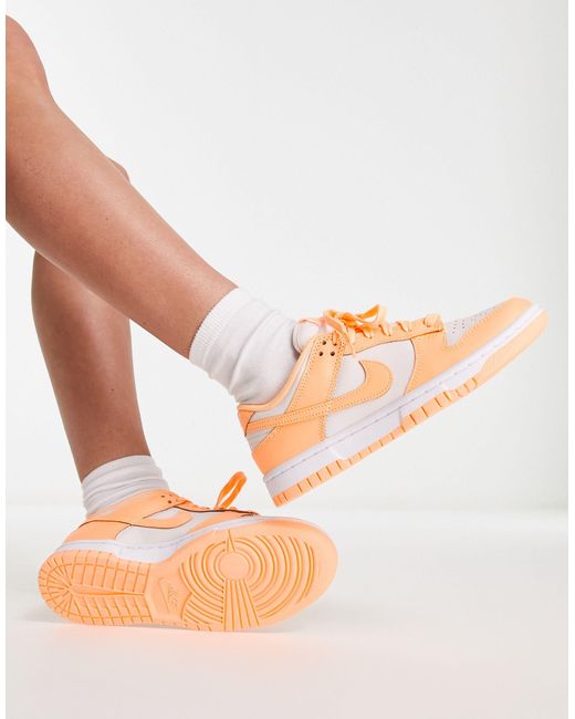 Dunk low - sneakers basse bianche e color crema di Nike in Rosa | Lyst