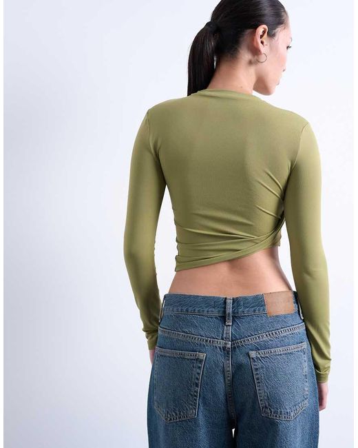 Top De Manga Larga Con Detalle Retorcido En El Lateral De TOPSHOP de color White