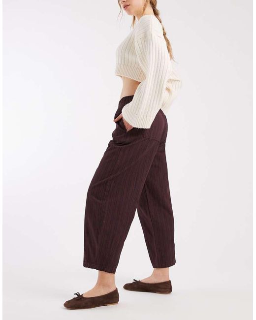 Pantalones Burdeos A Rayas Azul Marino De Corte Barrel Sin Cierres Con Acabado Lavado De -Rojo ASOS de color Red