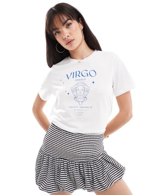 T-shirt bianca con segno zodiacale "virgo" di Pieces in White