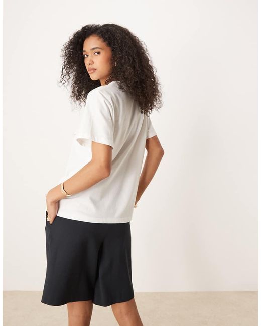 Camiseta De Corte Estándar Con Estampado Gráfico "Florentina" De -Blanco ASOS de color White