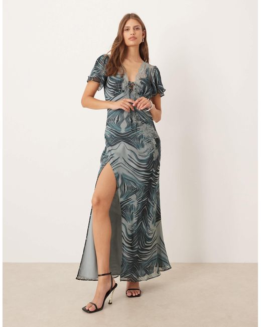 Robe longue à imprimé zébré avec liens noués à l'avant et détails en dentelle - gris ASOS en coloris Blue