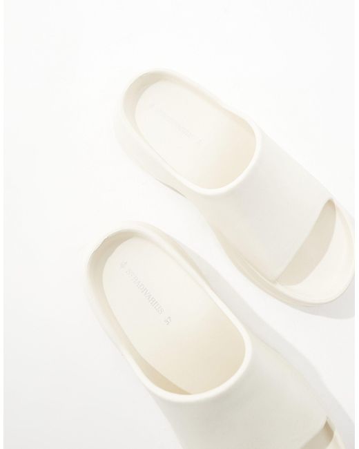 Pantofole bianche con plateau di Stradivarius in White