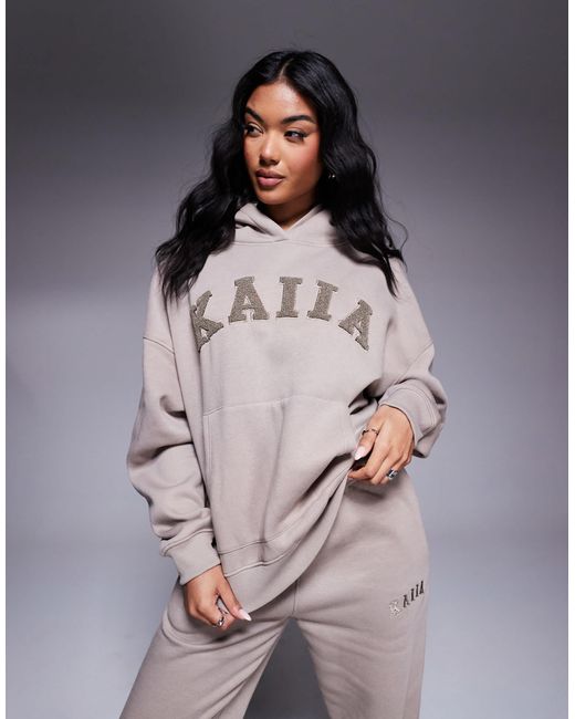 Sweat à capuche d'ensemble avec logo texturé - taupe clair Kaiia en coloris Gray