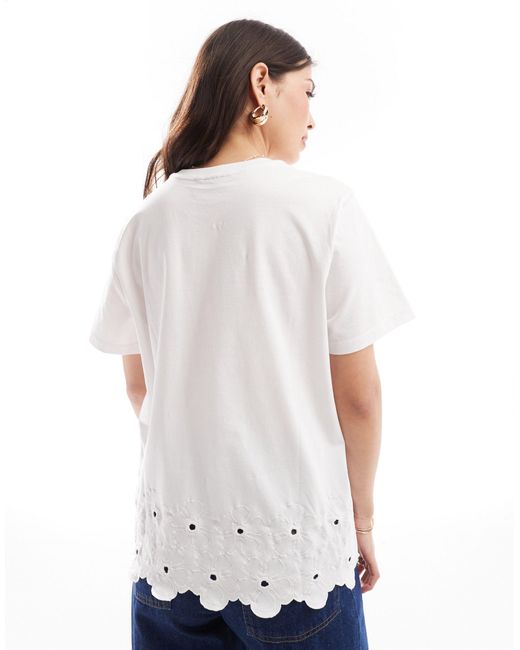 Camiseta blanca con bajo bordado ASOS de color White