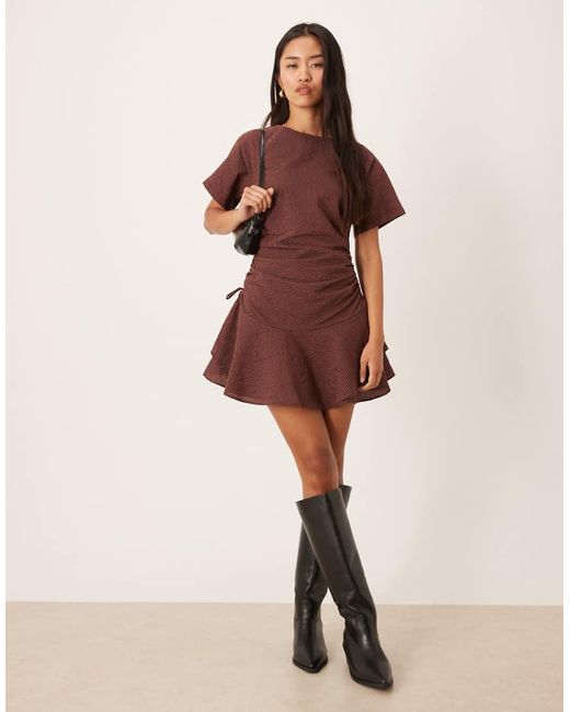 Vestito Corto A Maniche Corte Bordeaux A Quadri Allacciato di ASOS in Red