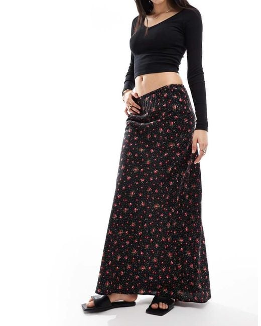 Falda Larga Negra De Corte Al Bies Con Estampado De Corazones De Fibras Hiladas De Miss Selfridge de color White