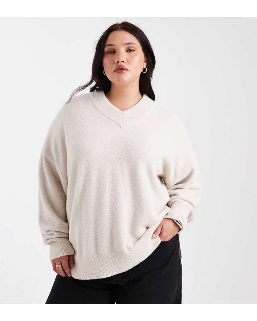 Jersey Blanco Extragrande Con Cuello De Pico De Punto Muy Suave De Asos Design Curve ASOS de color Natural