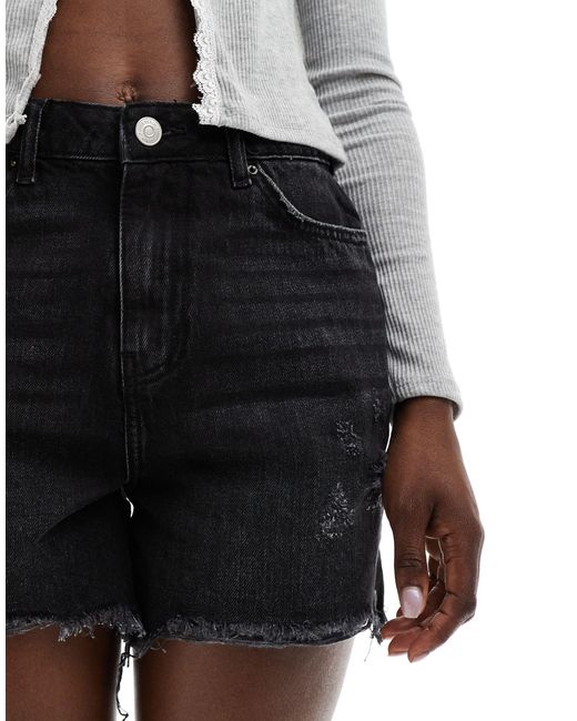 Short en jean à ourlet effiloché - délavé Pieces en coloris Black