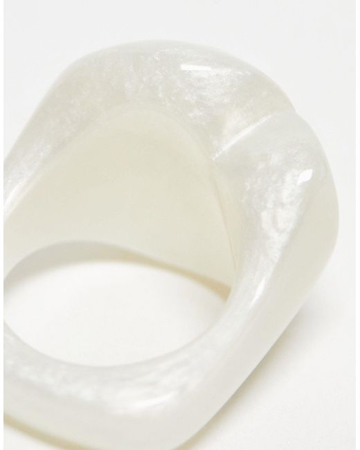 Reclaimed (vintage) White Unisex Shell Ring