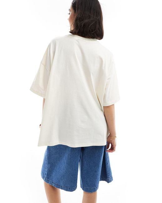 Camiseta blanca extragrande con bordado gráfico ASOS de color White