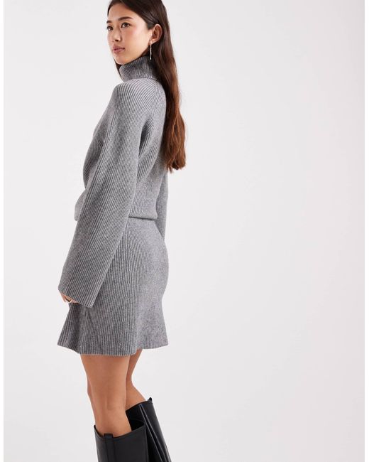 Mini-jupe d'ensemble en maille Object en coloris Gray