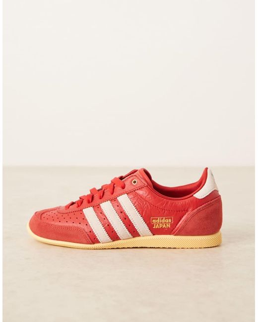 Japan di Adidas Originals in Red