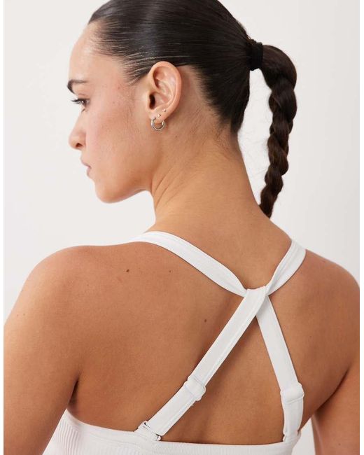 4505 White Sculpting Seamless Convertible Strap Vest With Inner Bra