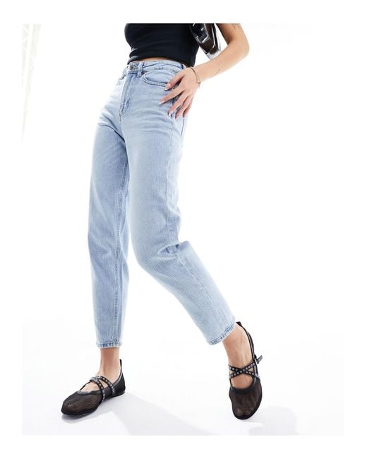 Tessa - mom jeans lavaggio chiaro a vita alta di Vero Moda in Blue