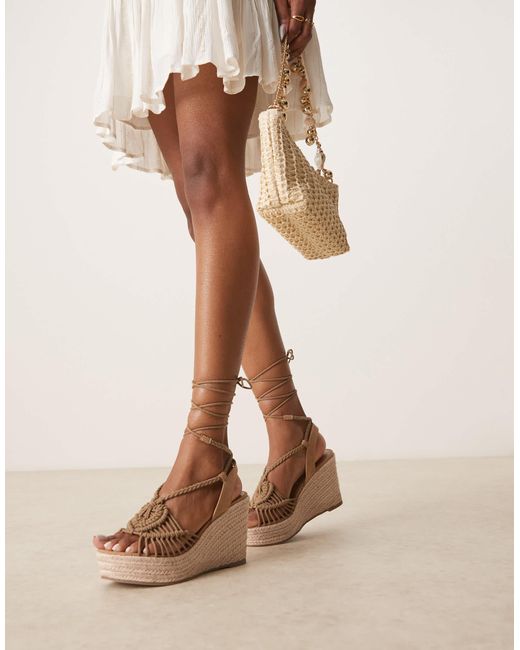 Tallulah - sandales compensées en crochet tressé avec liens autour ASOS en coloris Natural