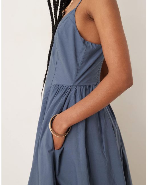 Robe mi-longue à col v et taille basse en coton majoritaire Threadbare en coloris Blue