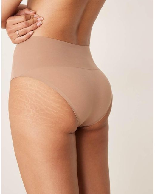 Braguitas Beis Café Con Leche Tipo Tanga Supersmooth Undie-Tectable De -Neutro Spanx de color Natural