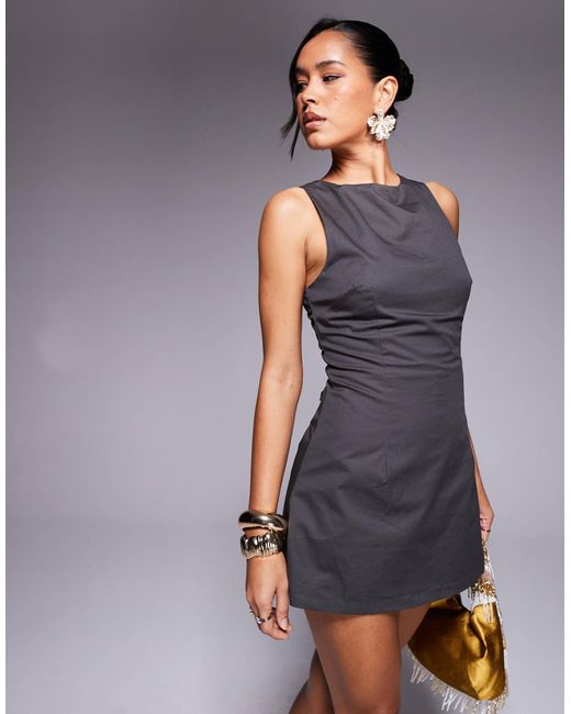 Robe courte sans manches nouée dans le dos coupe jupe-short - anthracite Princess Polly en coloris Gray