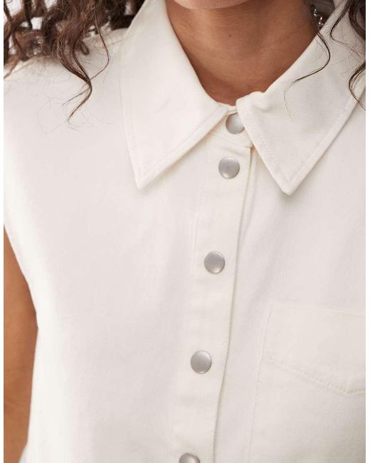 Monki Smal Overhemd Met Kapmouwtjes En Ronde Zoom in het White
