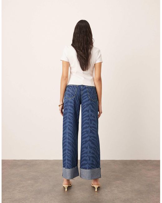 Parker - jean ample à taille haute et revers avec imprimé tigré - bleu ARRANGE en coloris Blue