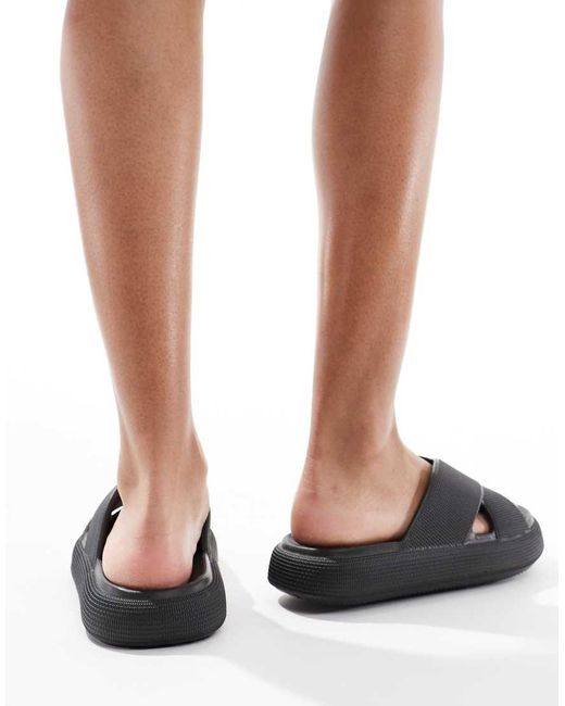 Sandalias Negras Con Suela Gruesa Y Correas Cruzadas Forever De ASOS de color Blue